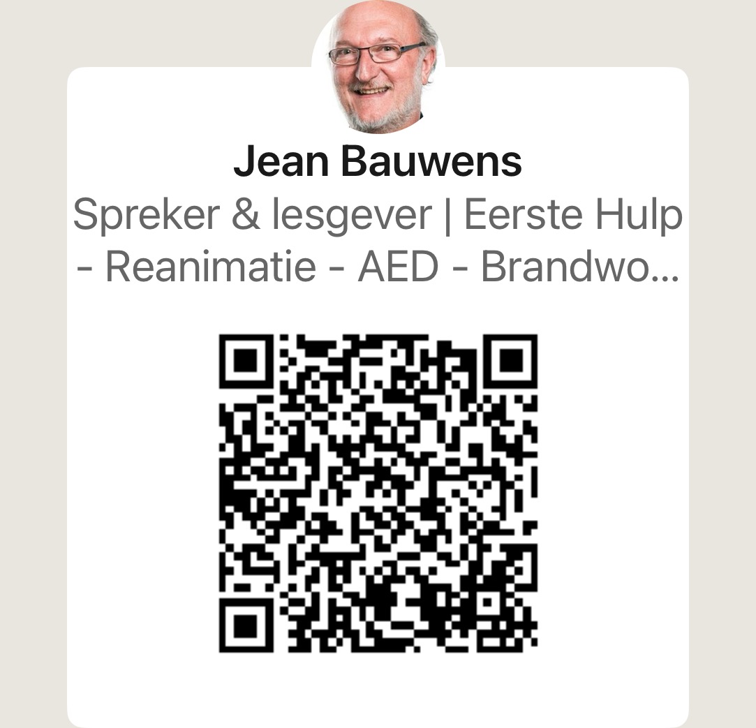 Portret van Jean Bauwens met tekst en grote QR-code op witte achtergrond.